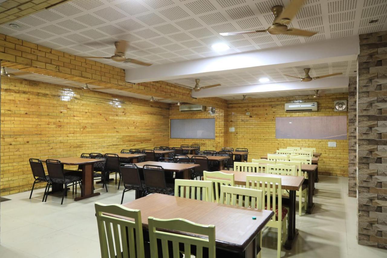 Oyo Flagship 77764 Hotel Rahul Ganeshpeth Colony ناغبور المظهر الخارجي الصورة